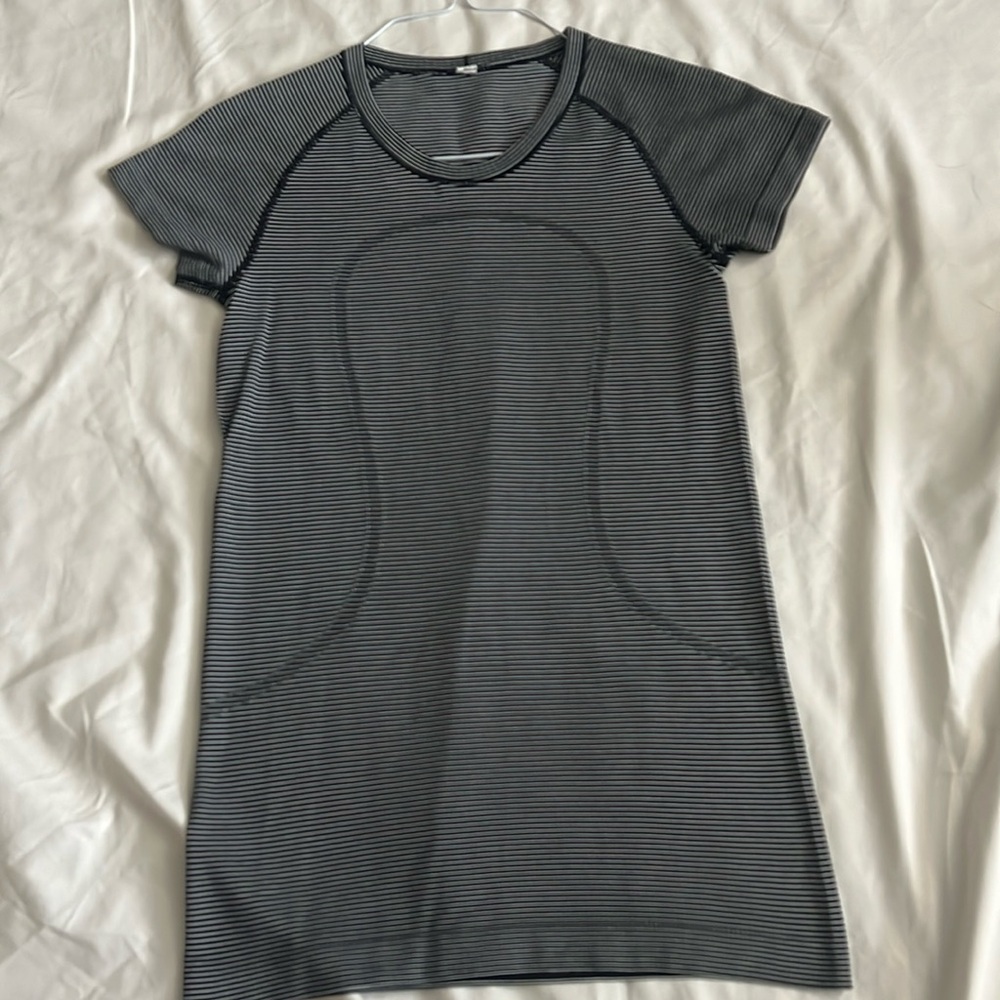 Lululemon short sleeve shirt